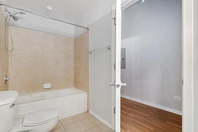 933 W Van Buren St #324 — Photo 5