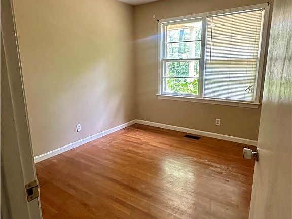 5th image of 1604 57th Ave E