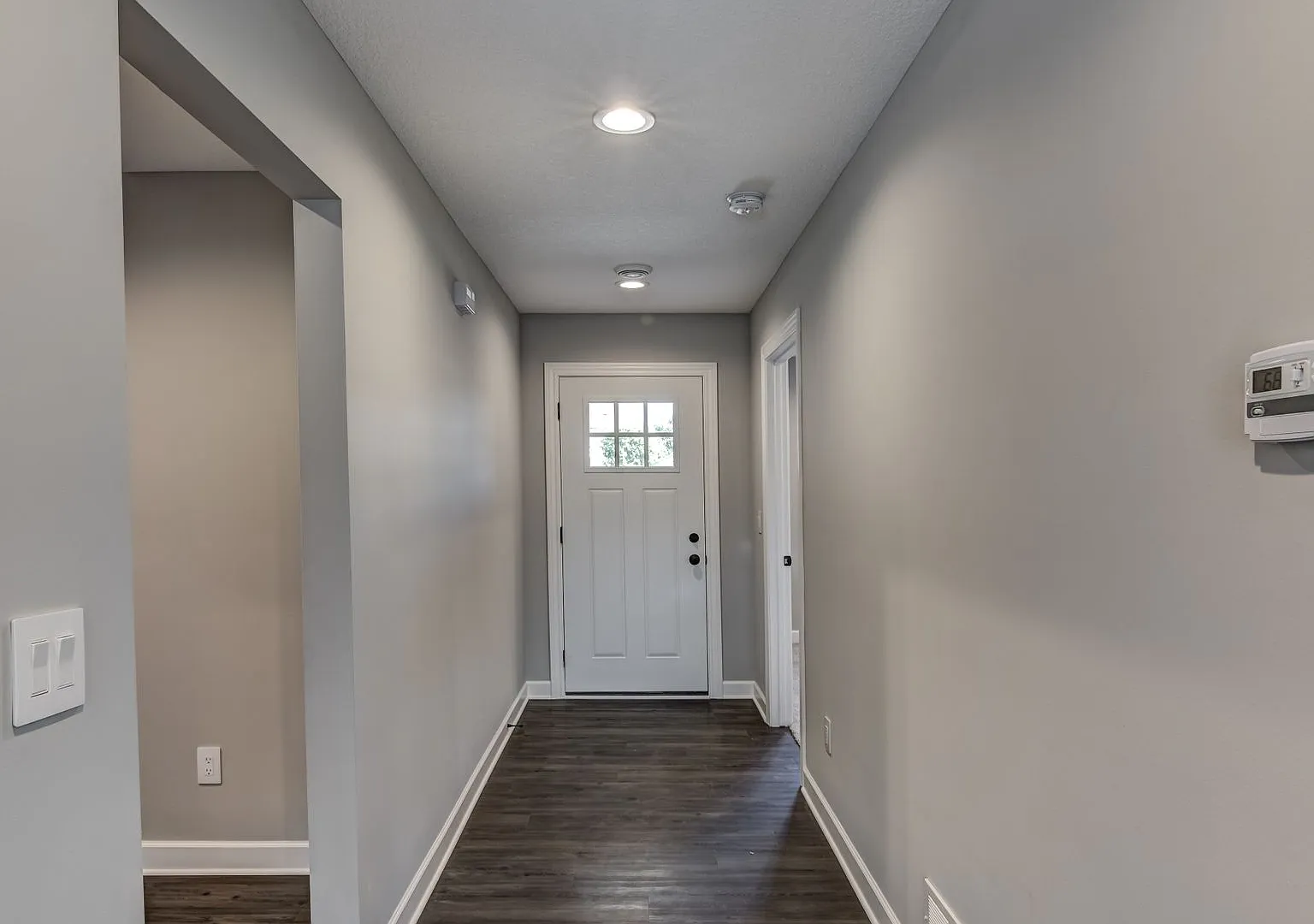 Convenient Location! 3 Bedroom Town Home — Photo 4