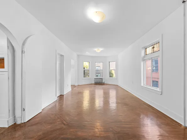 428 East 18th Street image 8 of 17