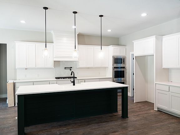 4th image of 204 Grace Ct