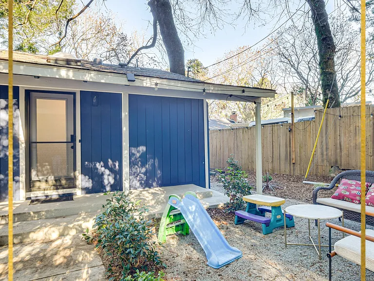 18115 La Verne Dr — Photo 2