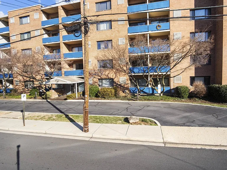 1931 N Cleveland St #213 — Photo 1