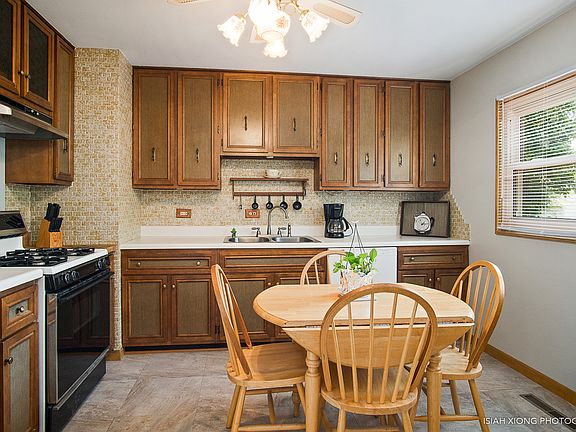 5th image of 248 W Kennedy Dr