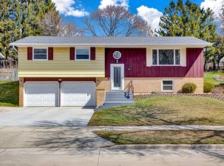 1612 Camelot Blvd, Sheboygan, WI 53081