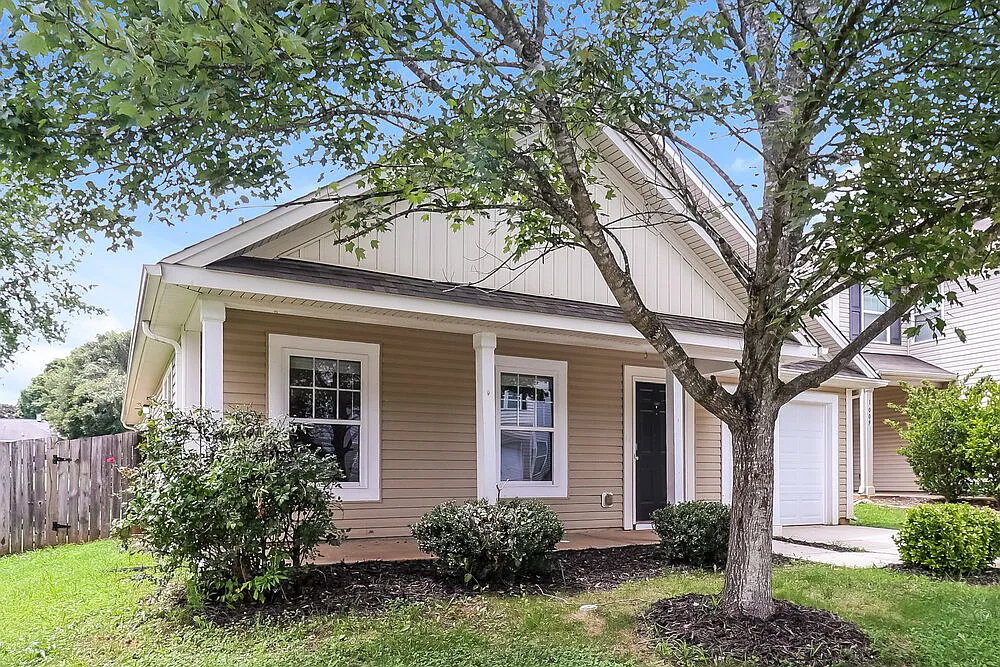 3 bed, 2.0 bath, 1480 sqft, $1,805 — Photo 3