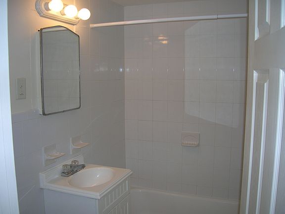 5th image of 90 Myrtle St APT 1