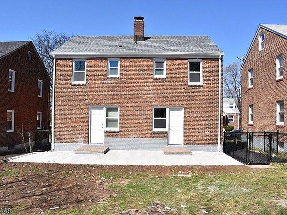 2nd image of 22-24 Dupont Pl #22