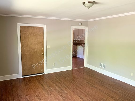3rd image of 122 Woodland Dr #1