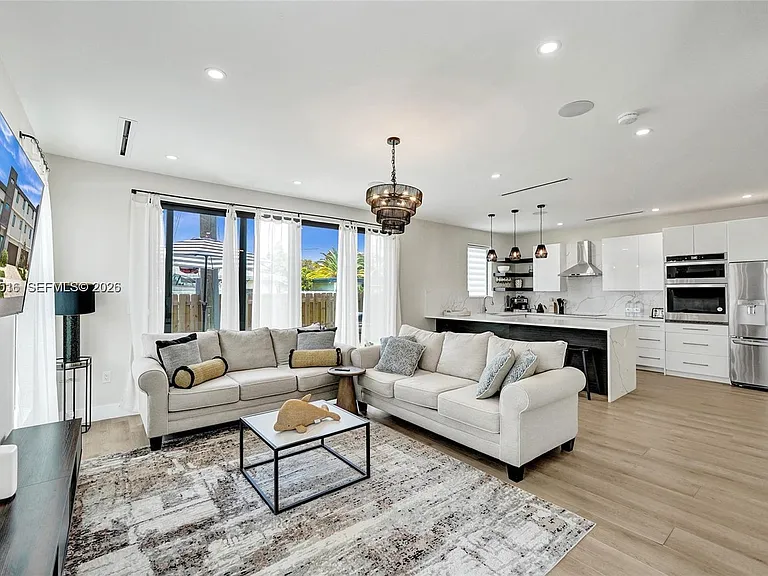 1617 NE 11th St #Townhouse 1 — Photo 2