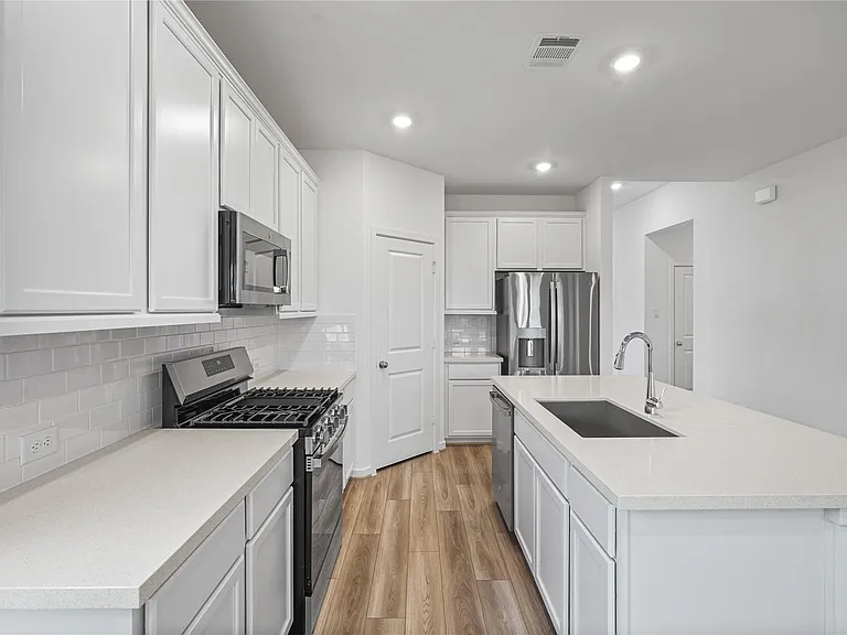 9715 Westminster Manor Dr — Photo 15