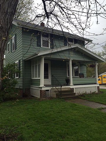 1st image of 260 E 9th St