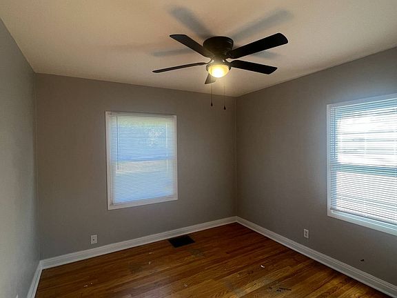3rd image of 2501 32nd Ave