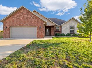 1910 E Whetstone Dr, Ozark, MO 65721