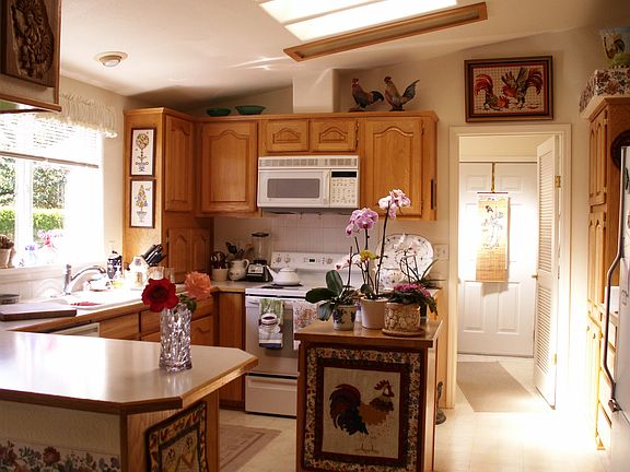 2nd image of 1820 Daylily Ln SE