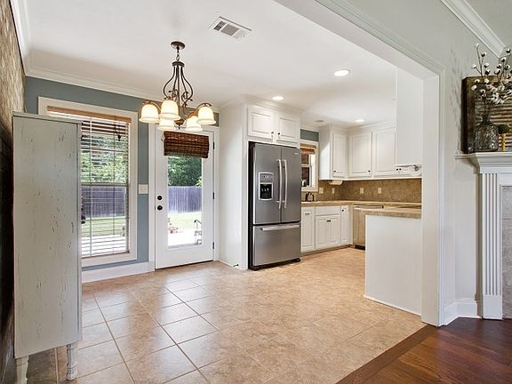 5th image of 527 Oak Park Cir