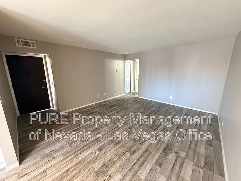 1405 Vegas Valley Dr #52-bldg 7 — Photo 4