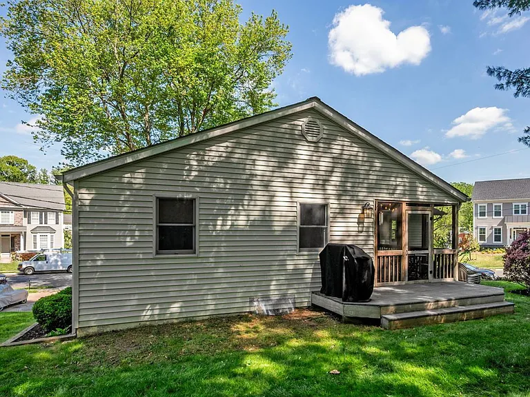 1109 Hillcrest Dr SW — Photo 40