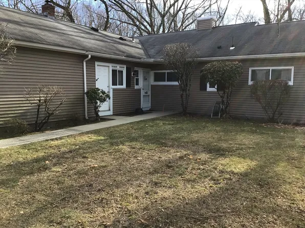 73 Horseshoe Dr, Chicopee, MA 01022