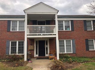 880 N McKnight Rd #1N, Saint Louis, MO 63132