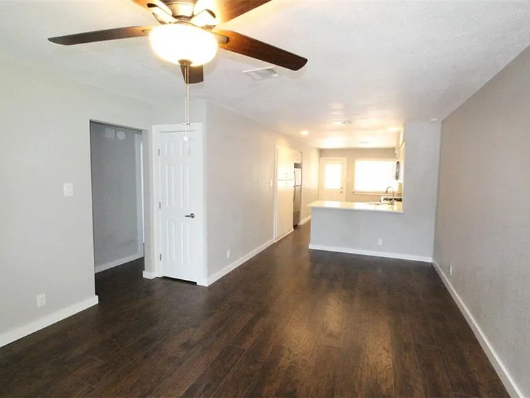 10702 Lanshire Drive — Photo 4