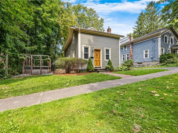 111 Elm St, Fayetteville, NY 13066