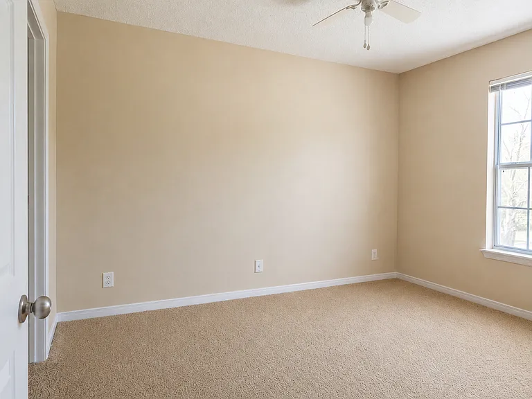 1106 Creekside Cir — Photo 12