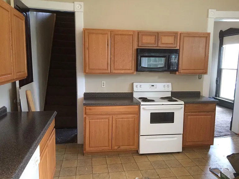 229 James St — Photo 3