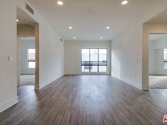 3rd image of 7260 Hawthorn Ave APT 306