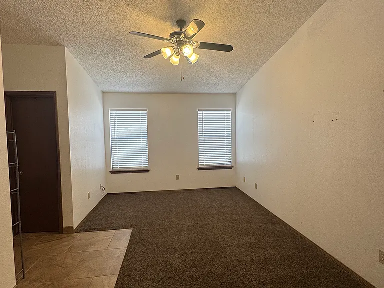 1214 N Willow St — Photo 8