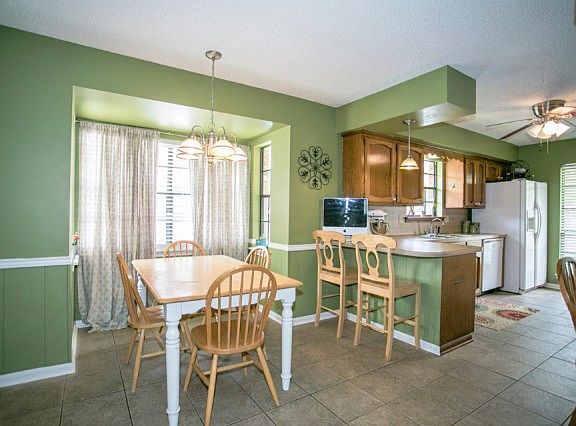 2nd image of 6115 Fleetwood Dr