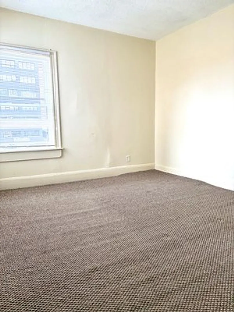 Allston Town House (3.5 bed 1 bath) - Available Now/Flexible Move In — Photo 3