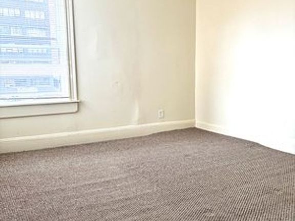 3rd image of 20 Blaine St #Townhouse