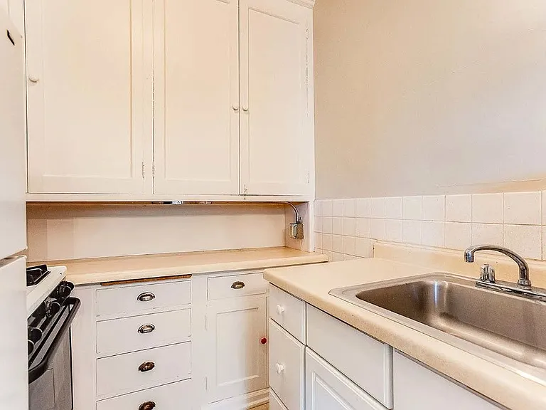 Yorkshire Apartments — Photo 10