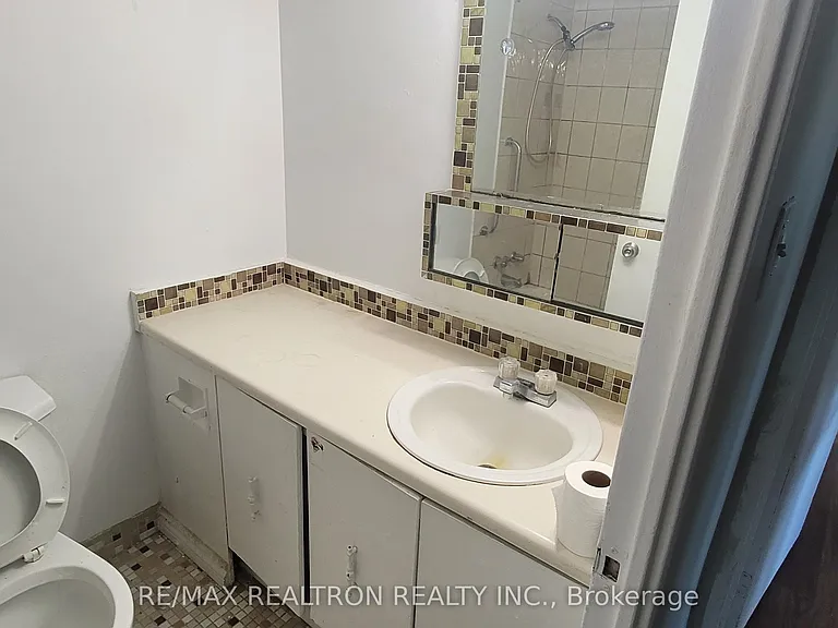 180 Markham Rd #504 — Photo 16