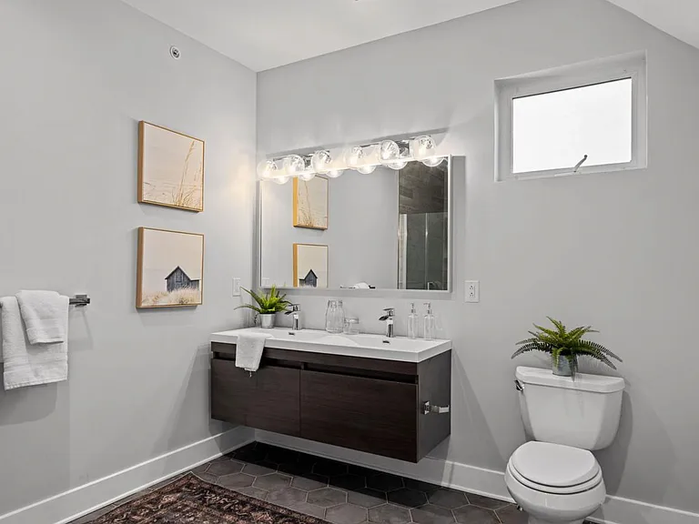 1410 N Marston St — Photo 36
