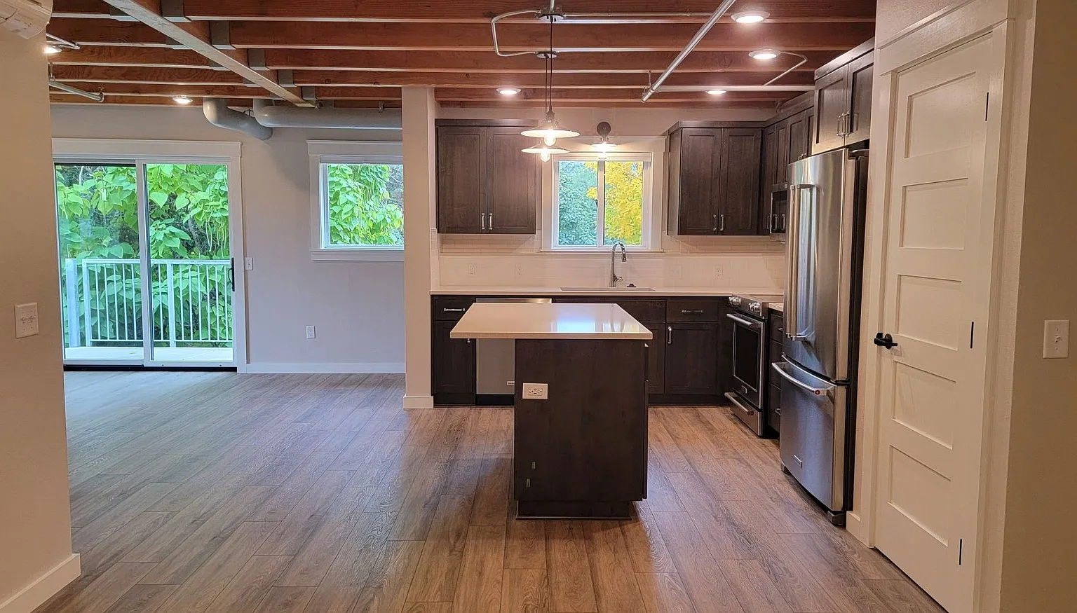 3 bed, 1200 sqft, $2,750 — Photo 2
