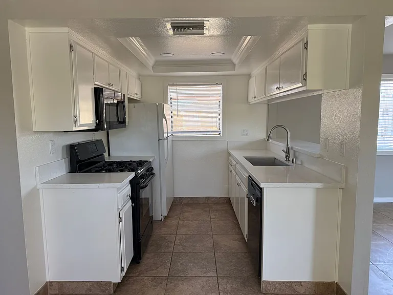 1829 Patricia Ave — Photo 2