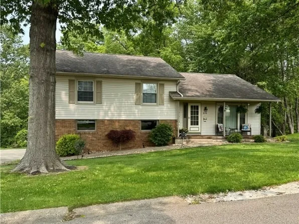 646 Ridgewood Dr, Coshocton, OH 43812