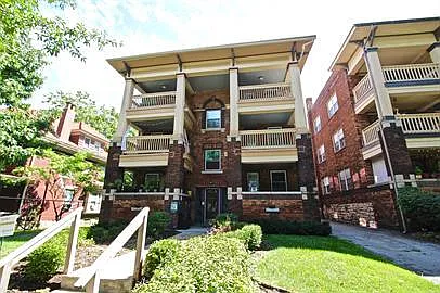 2803 Charlotte St — Photo 20