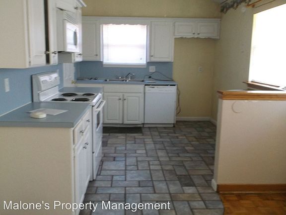 4th image of 4849 Woodview Dr
