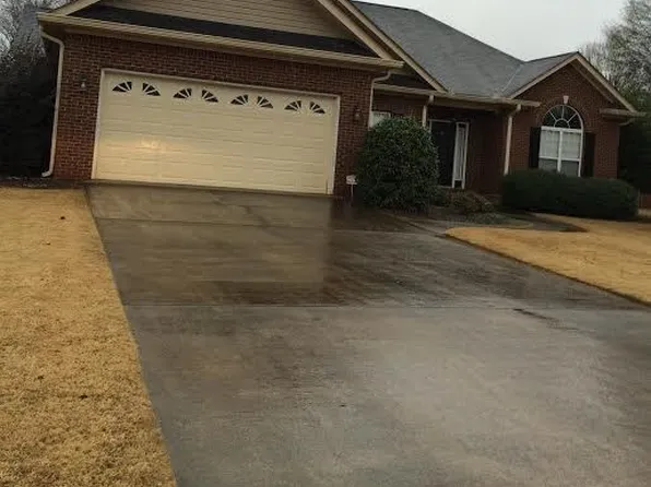 305 Old Mill Dr, Carrollton, GA 30117