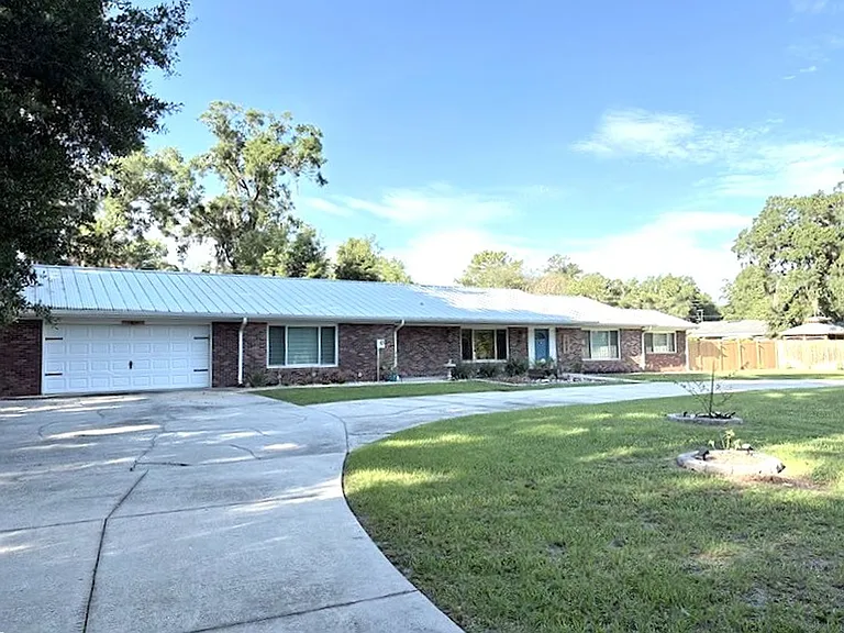 1029 Glenwood Rd — Photo 2