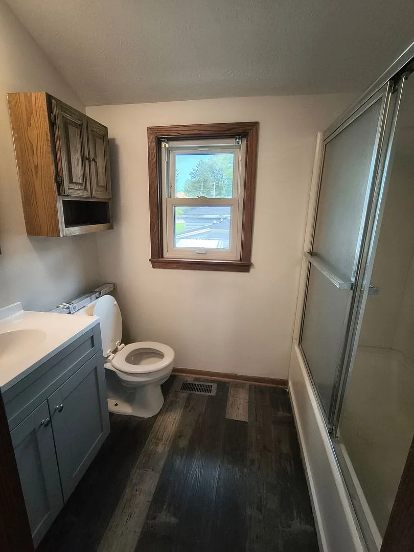 1218 Pleasant St — Photo 4