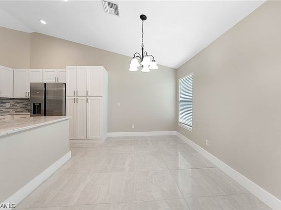 5th image of 2537 SW 26th Pl