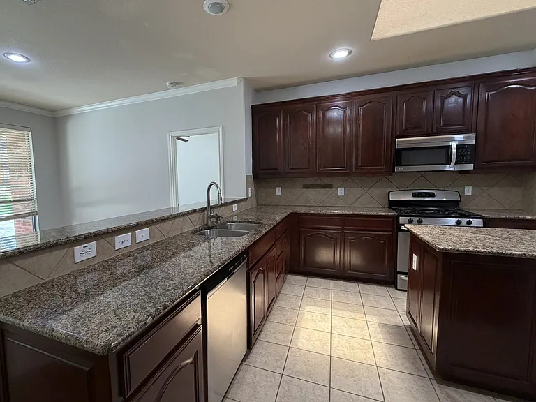 2105 Laurel Forest Dr — Photo 9