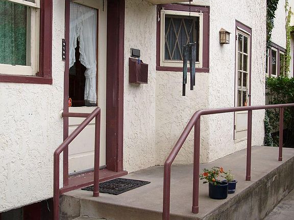 Separate apt entrance