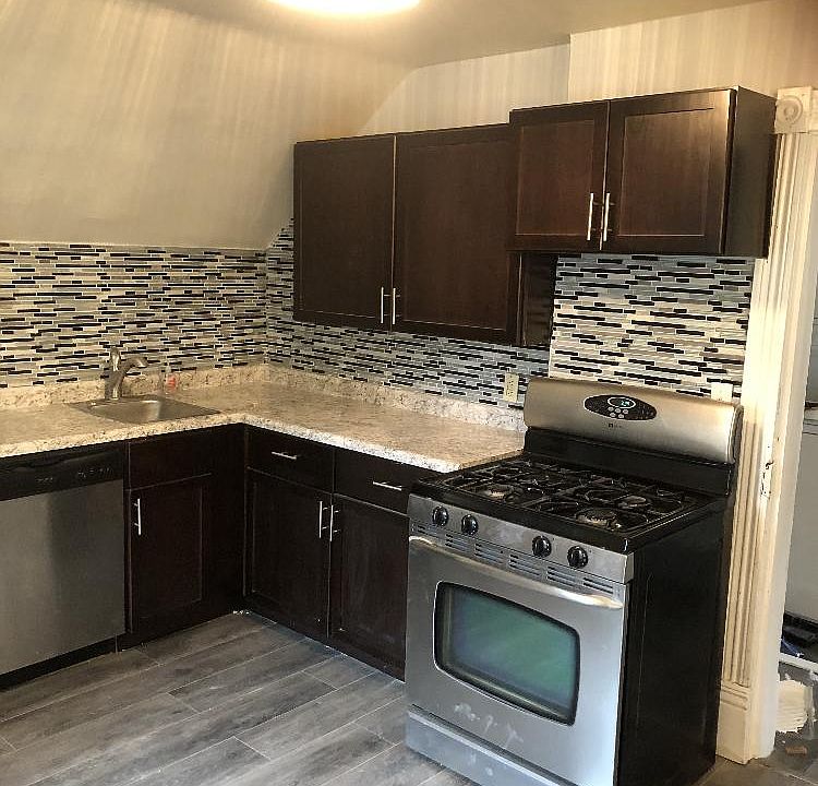 1st image of 822 18th Ave S #2