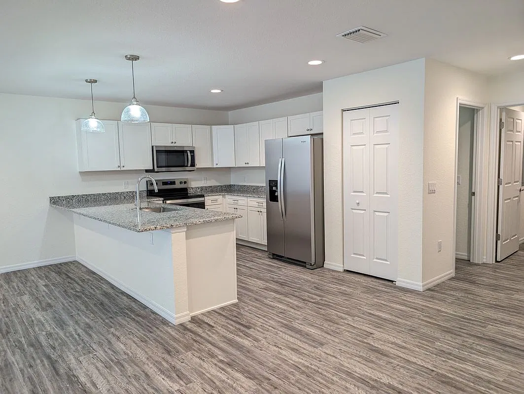 3 bed, 2.0 bath, 1413 sqft, $1,995 — Photo 2
