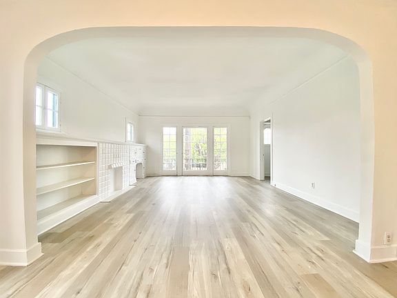 3rd image of 1002 N Croft Ave #1/2